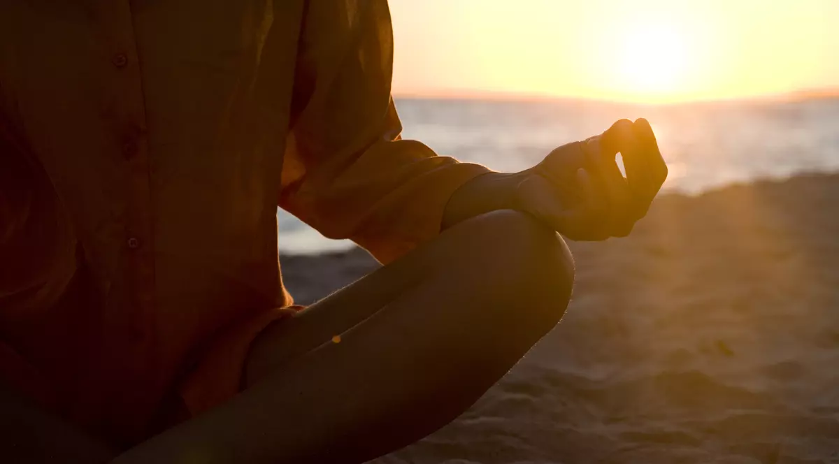 Incident aviatic! Un avion a revenit pe aeroportul din Hawaii, din cauza unui pasager violent. Bărbatul de 72 de ani s-a enervat pentru că nu a fost lăsat să facă yoga