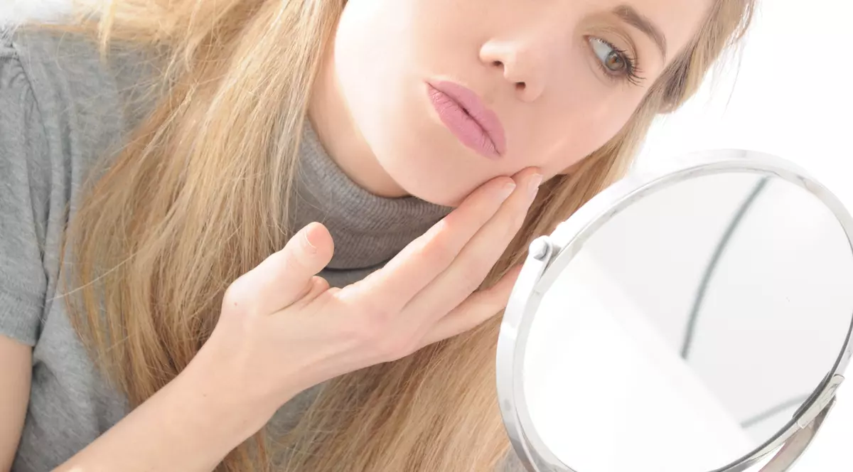 5 motive surprinzătoare pentru care ai putea să ai acnee