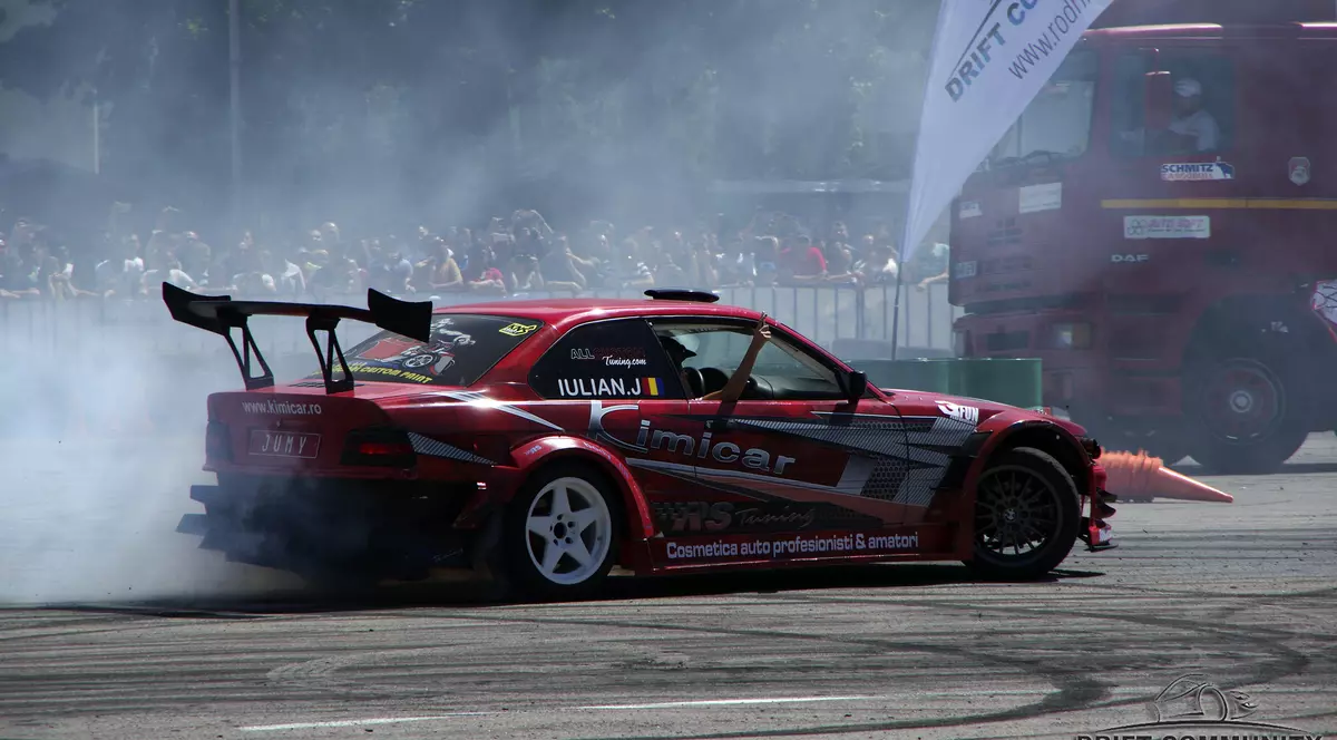 Primul eveniment oficial de drift al anului, pe 23-24 aprilie în Piaţa Constituţiei din Capitală