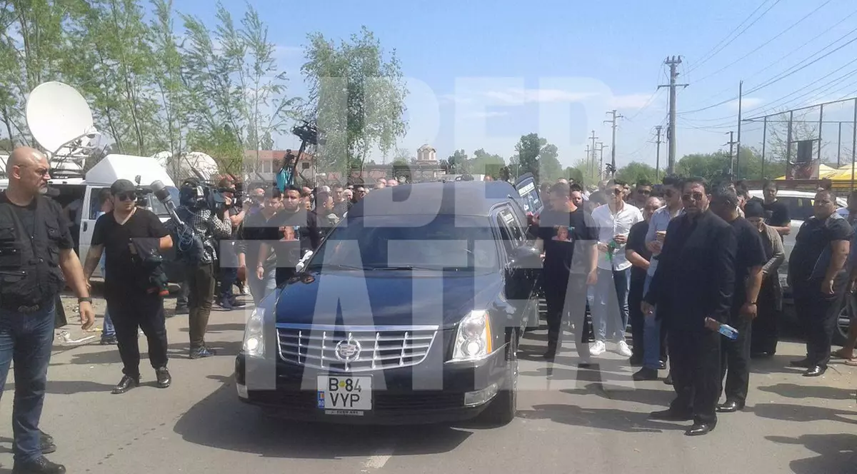 Fane Spoitoru a fost condus pe ultimul drum ca un rege. Înmormântare cu incidente. Un bărbat a fost scos cu forța din cimitir și pus la pământ / GALERIE FOTO + VIDEO