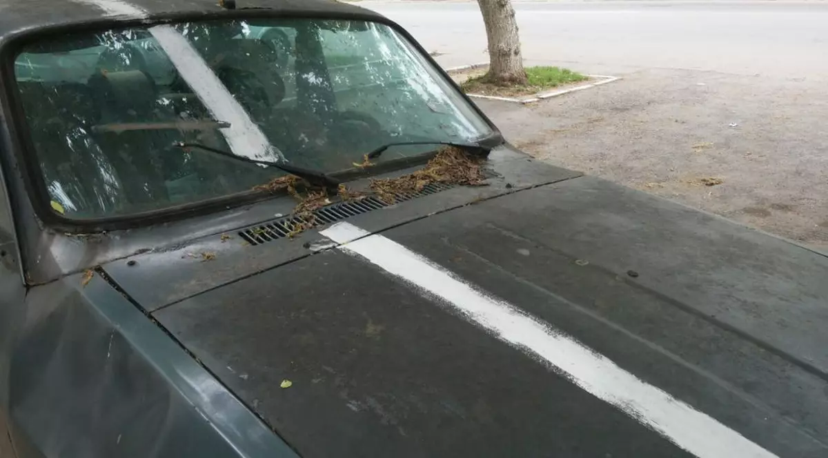 Cum și-a găsit mașina un șofer din Ploiești care a parcat pe trotuar