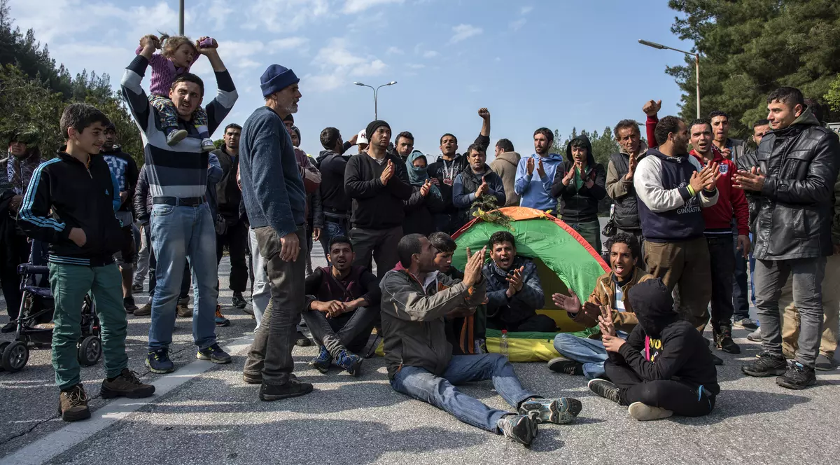 Atenționare de călătorie în Grecia! Proteste migranți cu blocaj rutier pe drumul național Evzonoi–Salonic