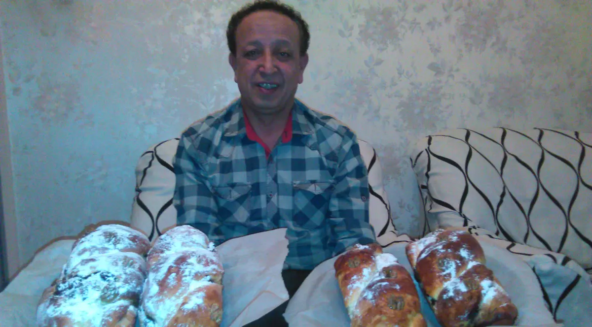E musulman, dar el frământă cozonacii de Paști! Un iordanian stabilit la Galați s-a îndrăgostit iremediabil de tradițiile românești