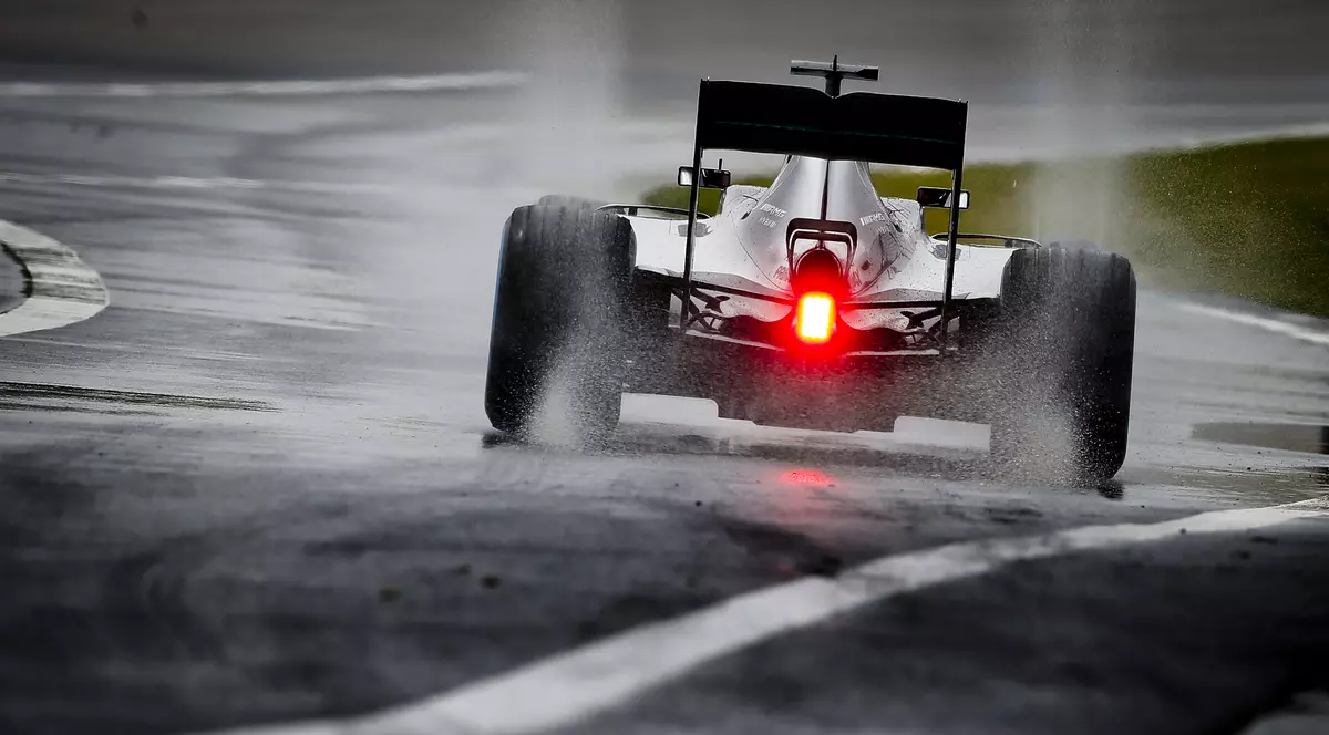 Formula 1: Rosberg va pleca primul de pe grilă în MP al Chinei