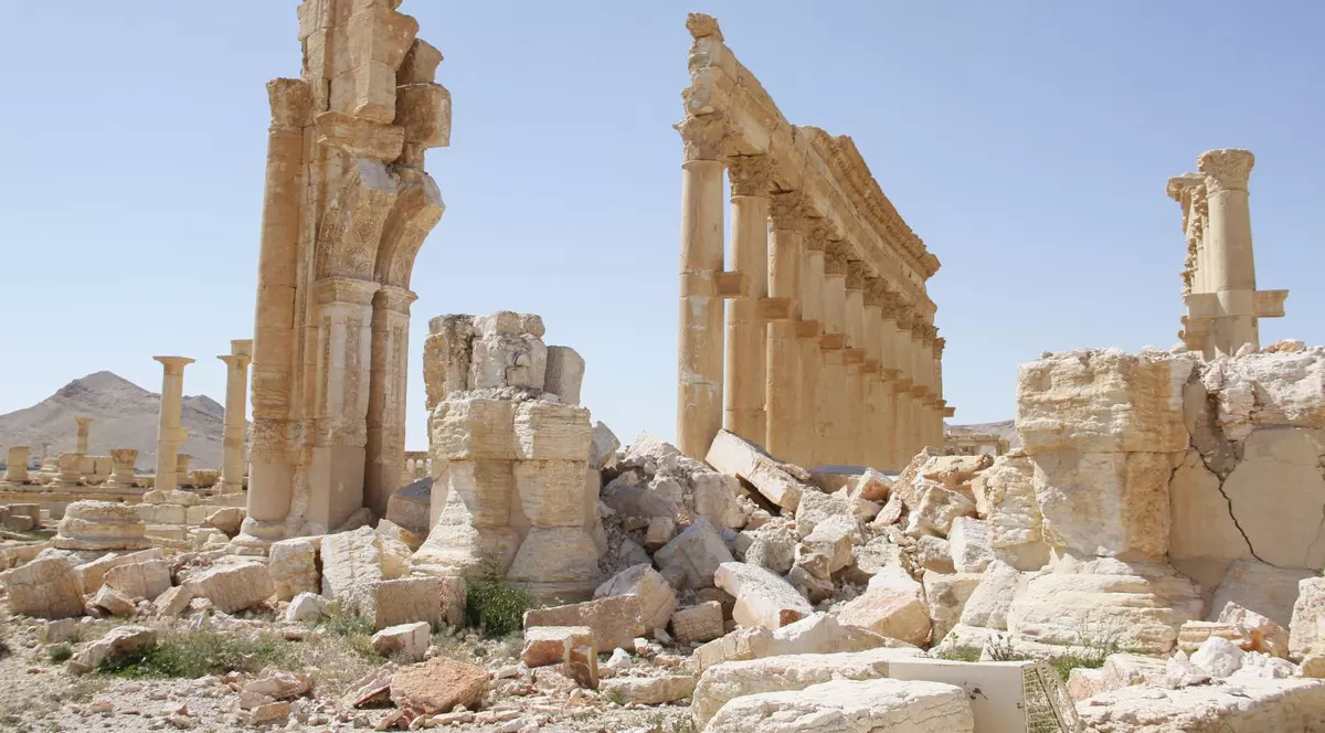 O groapă comună, descoperită în Palmira. Câţi oameni au îngropat aici membrii ISIS