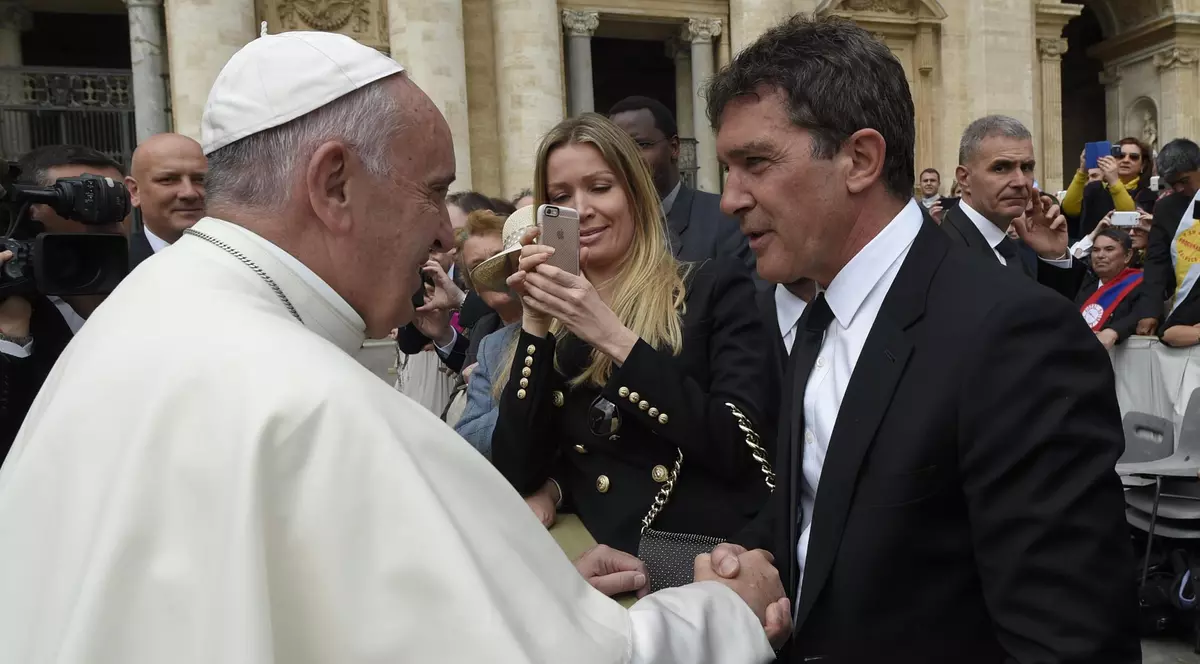 Antonio Banderas, întâlnire emoționantă cu Papa Francisc| FOTO