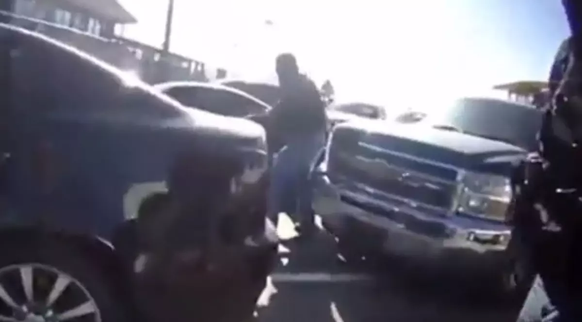 Un polițist și-a împușcat, din greșeală, colegul sub acoperire / VIDEO