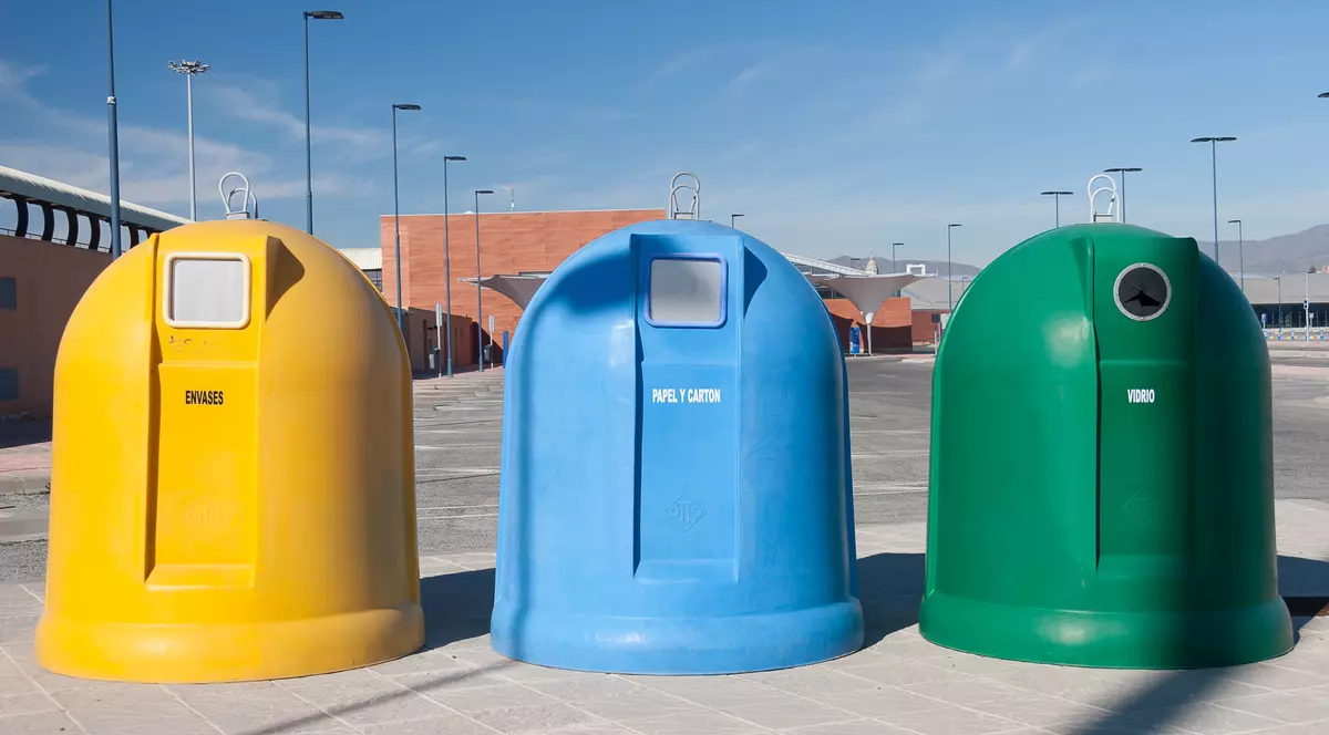 Enigma pubelelor din oraş: etichete nu mai au, iar semnificaţia culorilor am uitat-o toți! S-o recapitulăm!