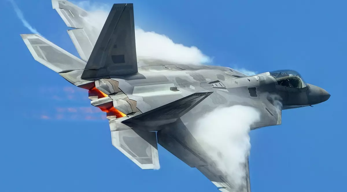 Un avion sirian s-a prăbușit lângă Damasc