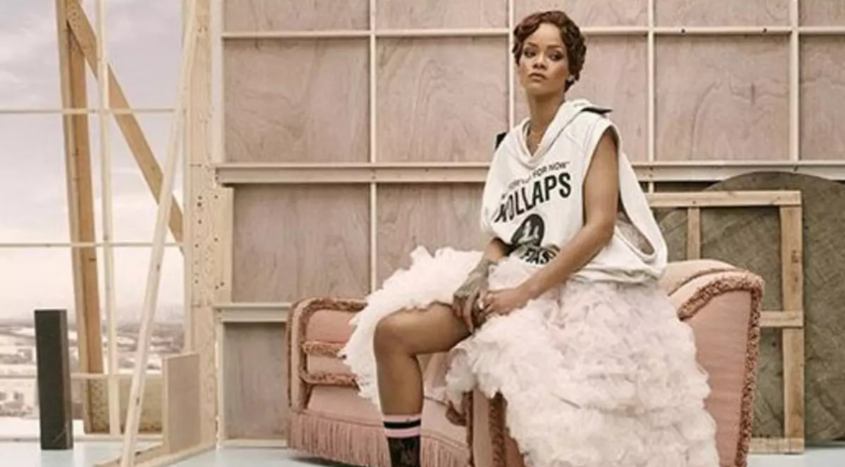 Rihanna și-a lansat o colecție de… șosete