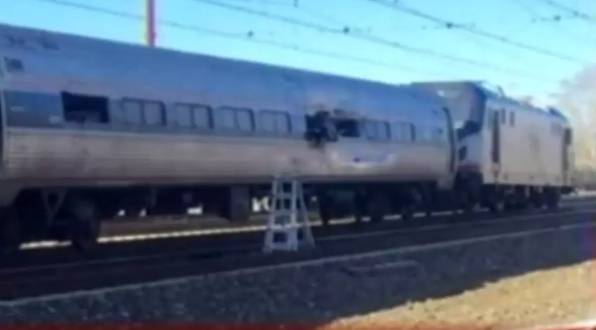 Accident feroviar în apropiere de New York. Un tren cu 600 de pasageri a deraiat