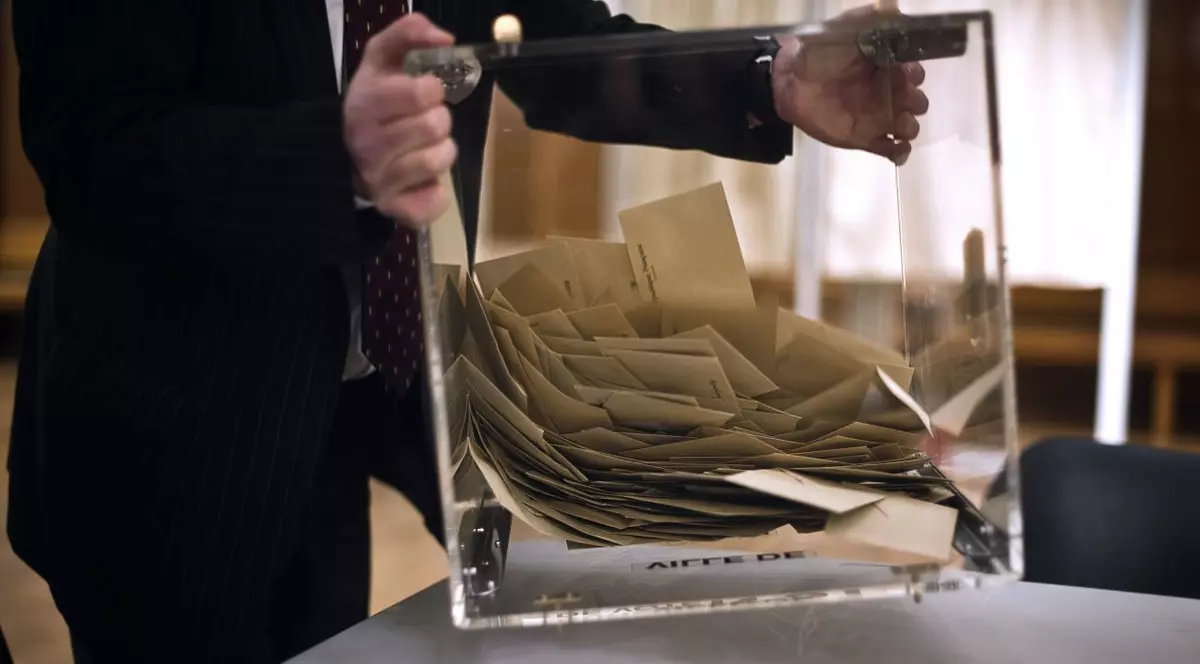 Olandezii, la urne pentru un vot simbolic asupra Bruxelles-ului