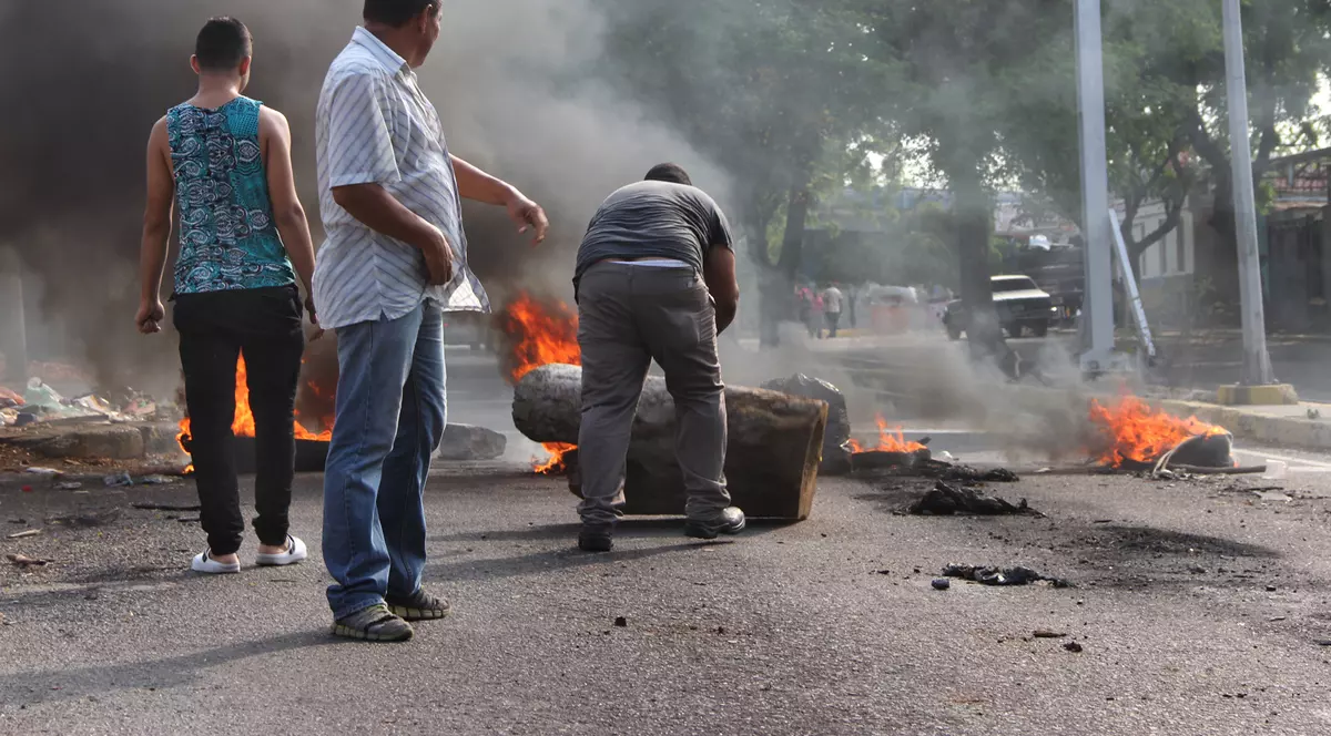 Situație disperată în Venezuela! Armata a fost scoasă pe străzi să protejeze magazinele