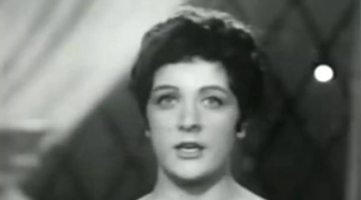 Cântăreața Lola Novakovic A MURIT. Cât de frumoasă era | VIDEO