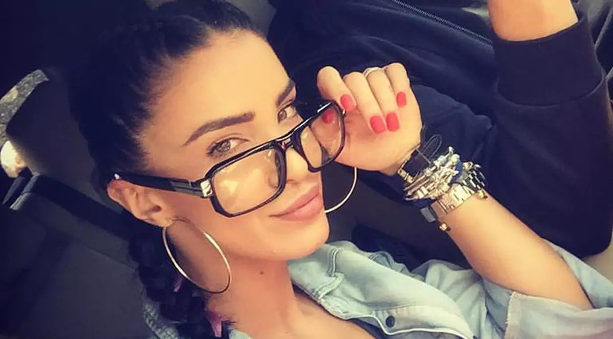 Speak și-a pierdut cumpătul din cauza unei fane, care îl hărțuia. "Miss hârtie igienică". Artistul a șters imediat postarea