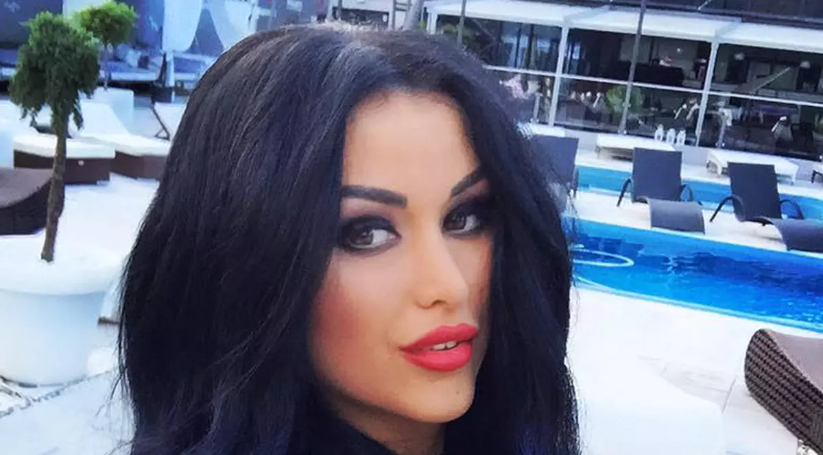 Daniela Crudu, aproape goală la TV. Până şi Capatos s-a mirat de ţinuta ei: "Aşa ai venit?"