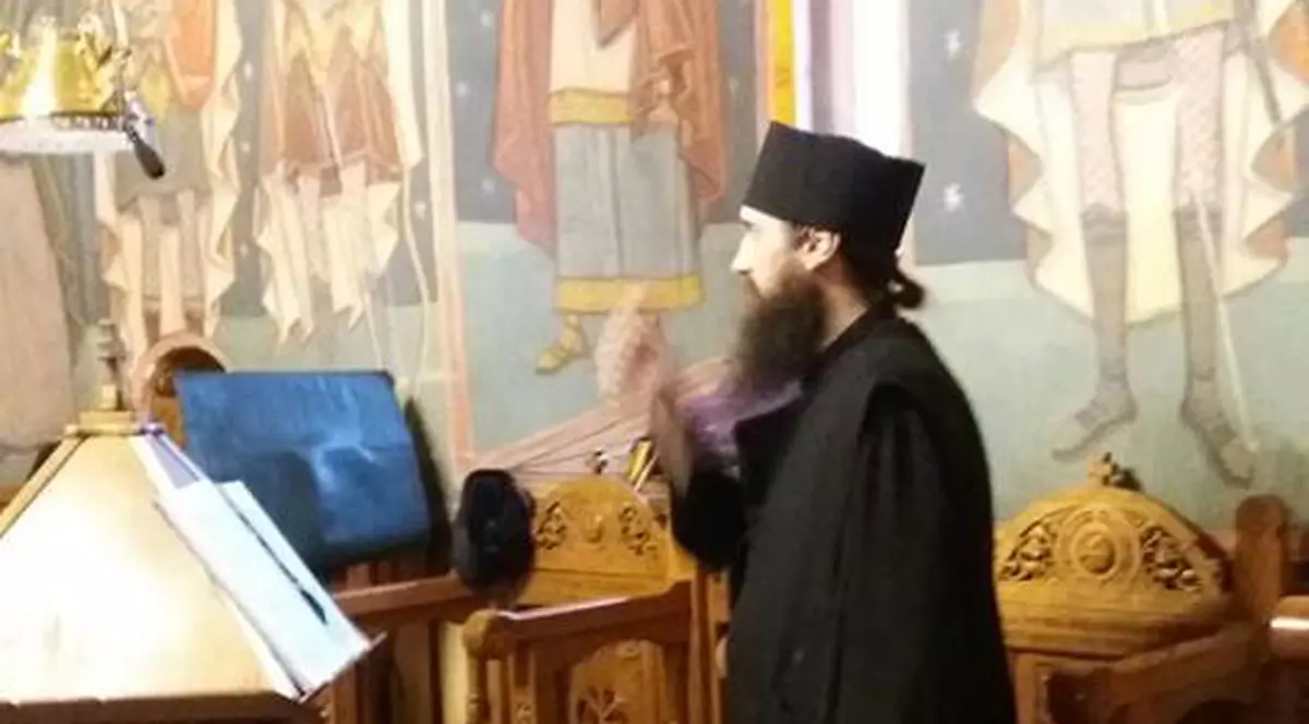 El este călugărul din Prahova, rezident la Spitalul Universitar din București