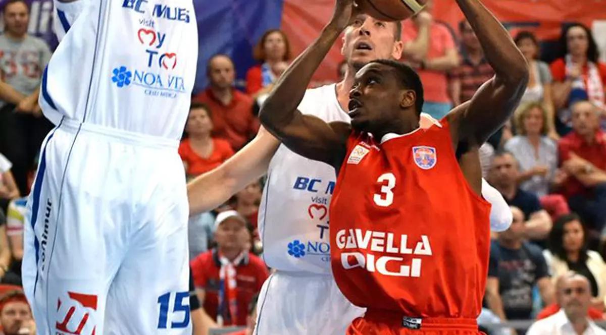 CSM Oradea a bătut la Tg. Mureș și se apropie de primul titlul din istorie la baschet