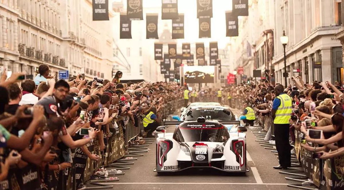 Gumball 3000. Circulaţia va fi restricţionată în centrul Capitalei. Ce artere trebuie să evitaţi vineri şi sâmbătă