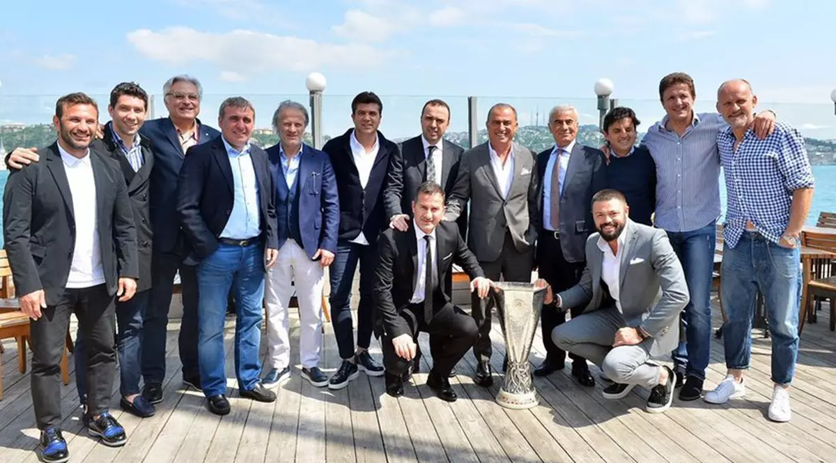 Hagi și Popescu au sărbătorit cu foștii colegi de la Galatasaray 16 ani de la cucerirea Cupei UEFA | GALERIEI FOTO și VIDEO