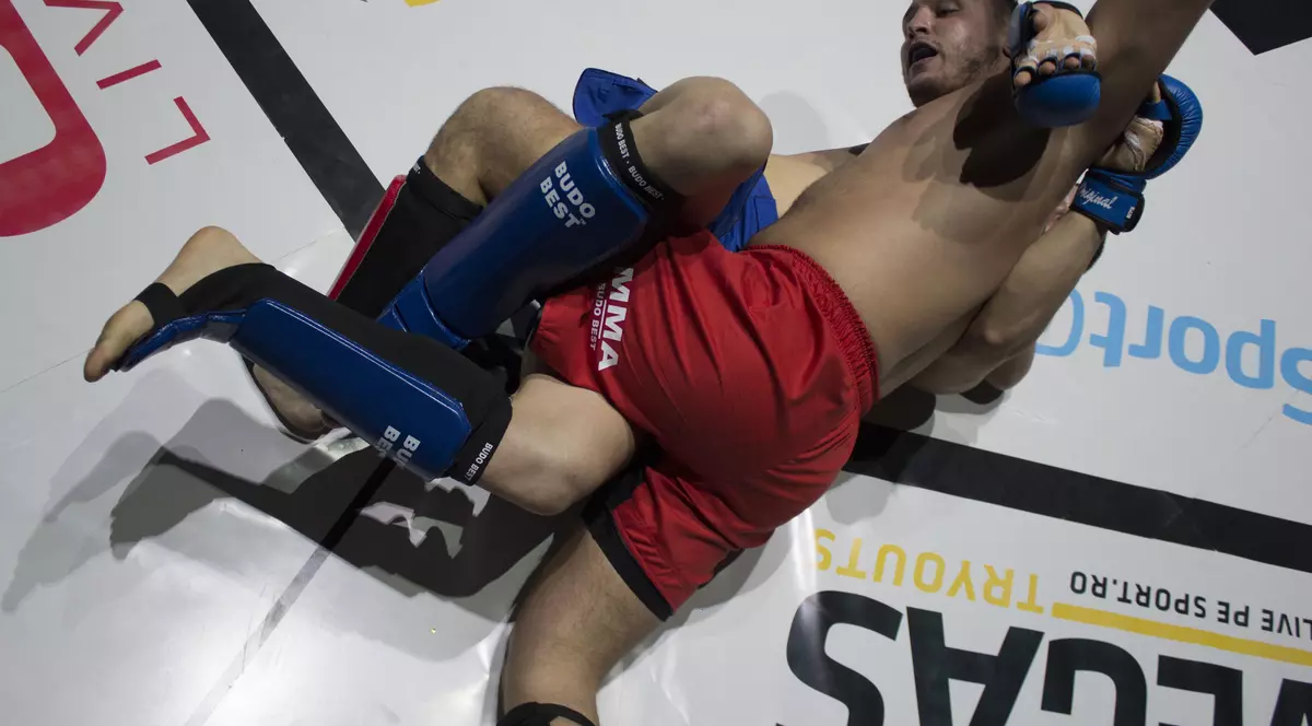 Divizia MMA, 23 mai. Nicolo Bonati, doctorul care luptă în cuşcă / GALERIE FOTO