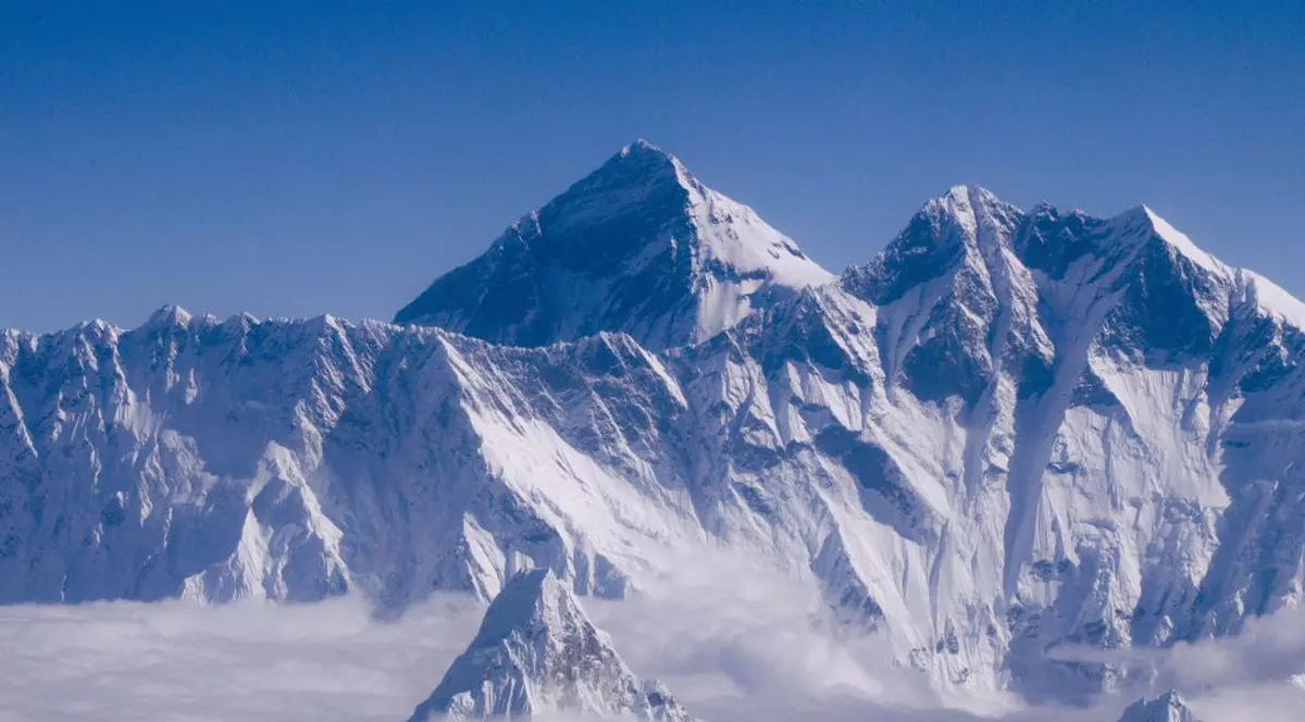 Patru noi decese pe Everest