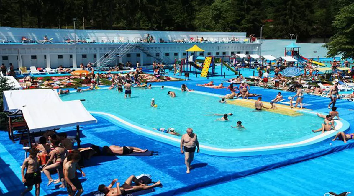 Tragedia de la Geoagiu Băi. Părinții băiețelului implicat în incident au plecat de la ștrand pentru că puștiul lor s-a panicat