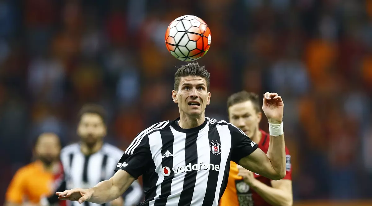 De ce nu i-ar plăcea lui Mario Gomez să fie Lionel Messi sau Cristiano Ronaldo