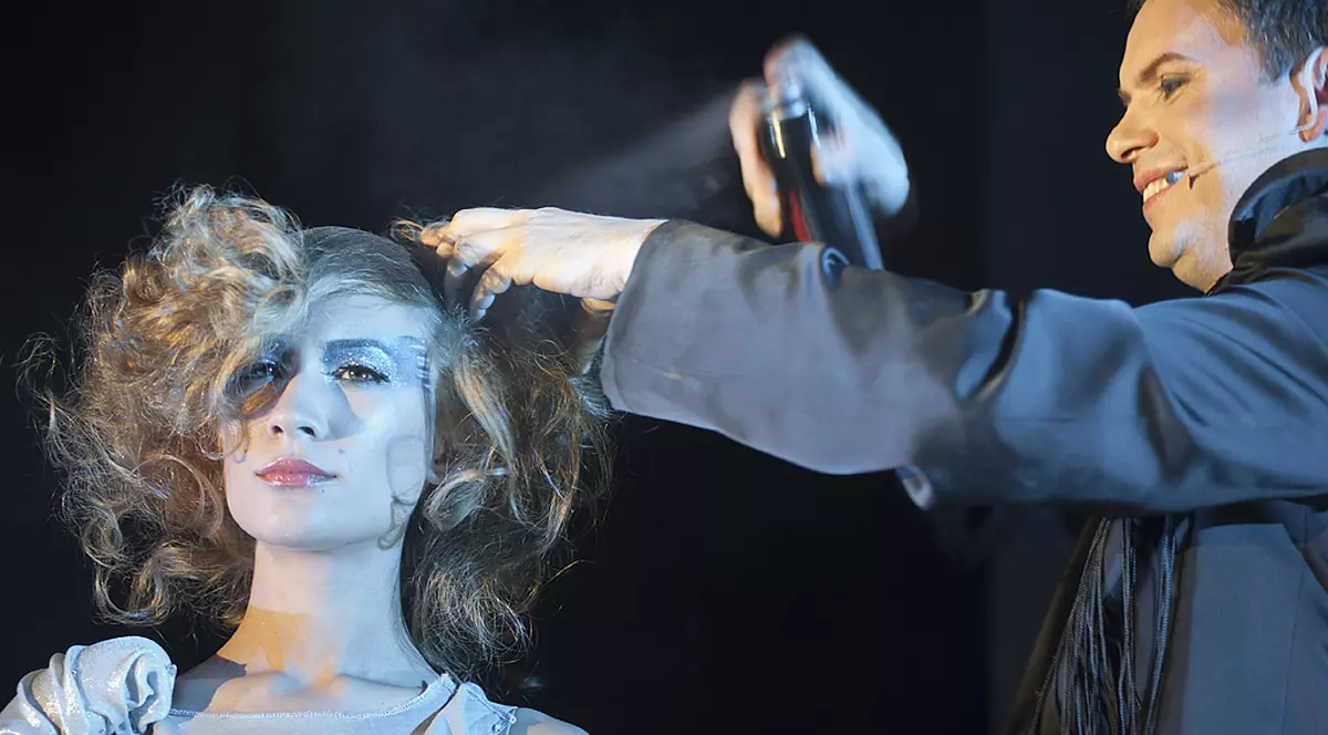 Binecuvântare sau belea? Cum aranjezi la patru ace o claie de păr ondulat