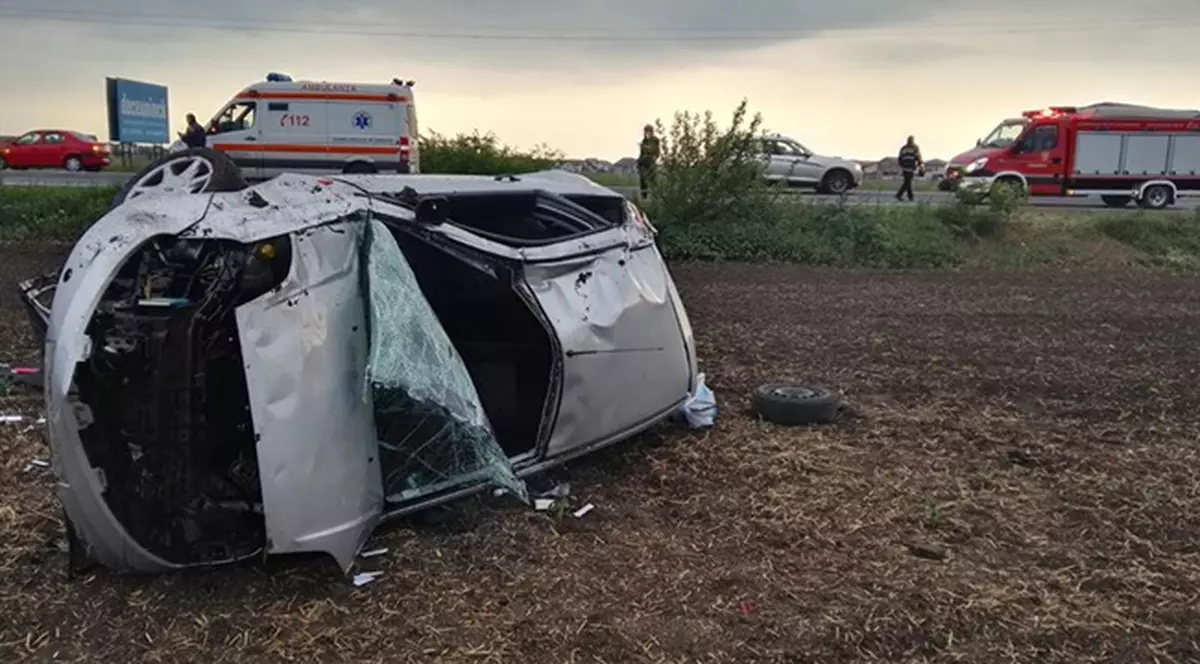 A evitat o căprioară și s-a dat cu mașina peste cap