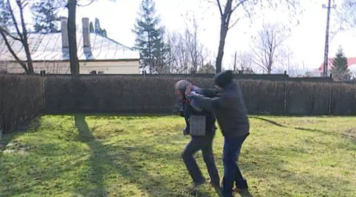 Decizia luată de polițiști după ce fratele Andreei Marin a bătut un jurnalist la înmormântarea tatălui ”Zânei”