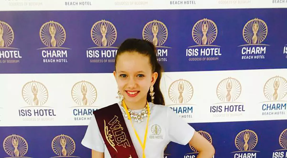 O fetiță din Sibiu reprezintă România la Little Miss World Universe 2016