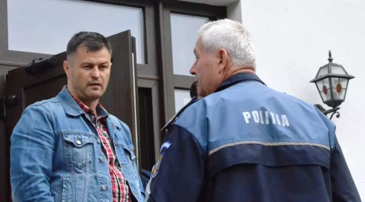 Un candidat la Primărie a atacat cu cuțitul un inspector ANAF | Polițiștii l-au reținut