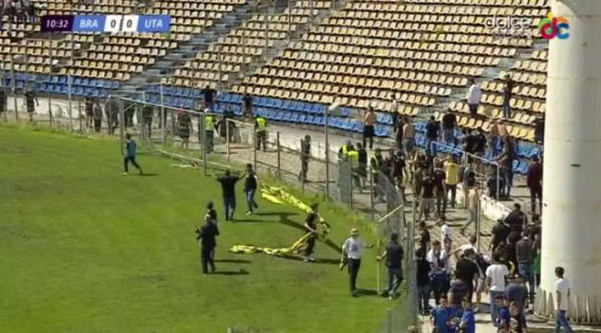 Bătaie ca-n filme pe stadion. Steliștii din Peluza Sud au făcut scandal la Brașov