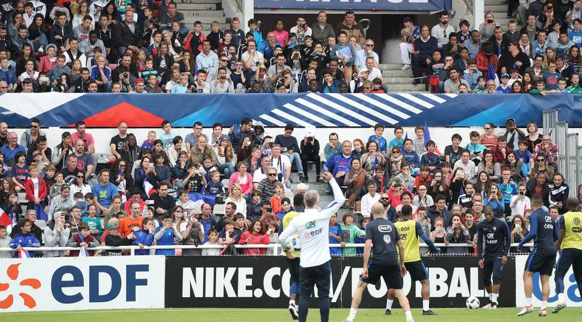 Francezii trag tare la Biarritz, pentru a învinge România în deschiderea Euro 2016. Antrenamente cu 10.000 de fani | GALERIE FOTO&VIDEO