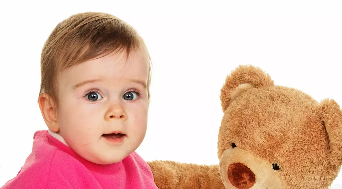 Gestul șocant al unei mame din Marea Britanie. A pus cenușa celor doi fii ai ei morti în doi ursuleti de plus pentru ca frații micuților să se poate juca si vorbi cu ei