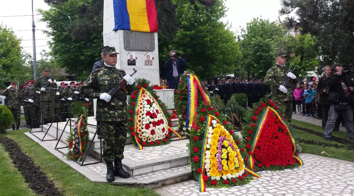 Parlamentarii PMP vor ca aleșii din Legislativ să poată depune coroane