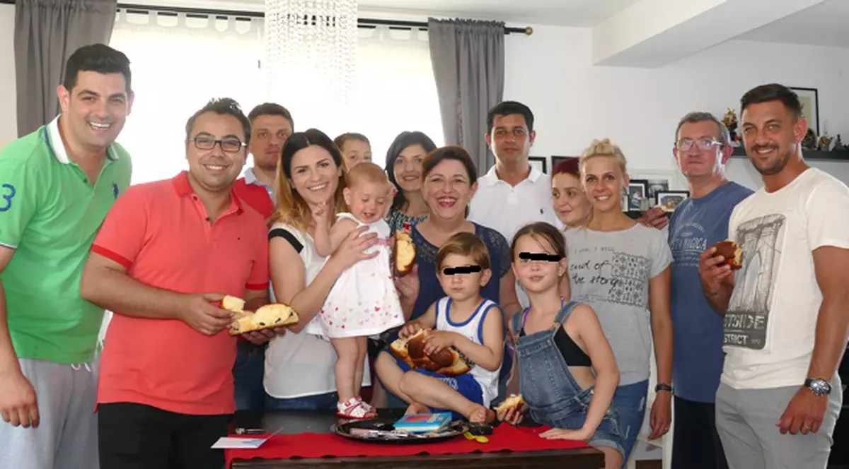 Ellie White i-a rupt turta fetiței sale. Iată ce obiecte prevestitoare a ales micuța Maria!