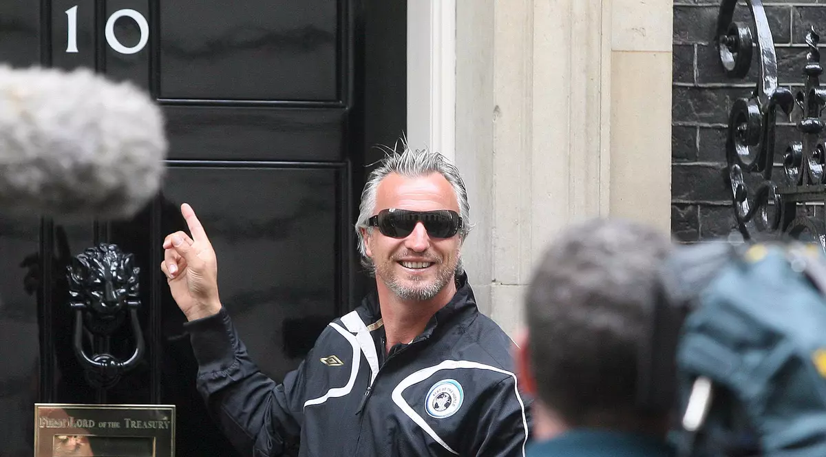 David Ginola este într-o stare foarte gravă. ”Acum nu putem şti ce se va întâmpla