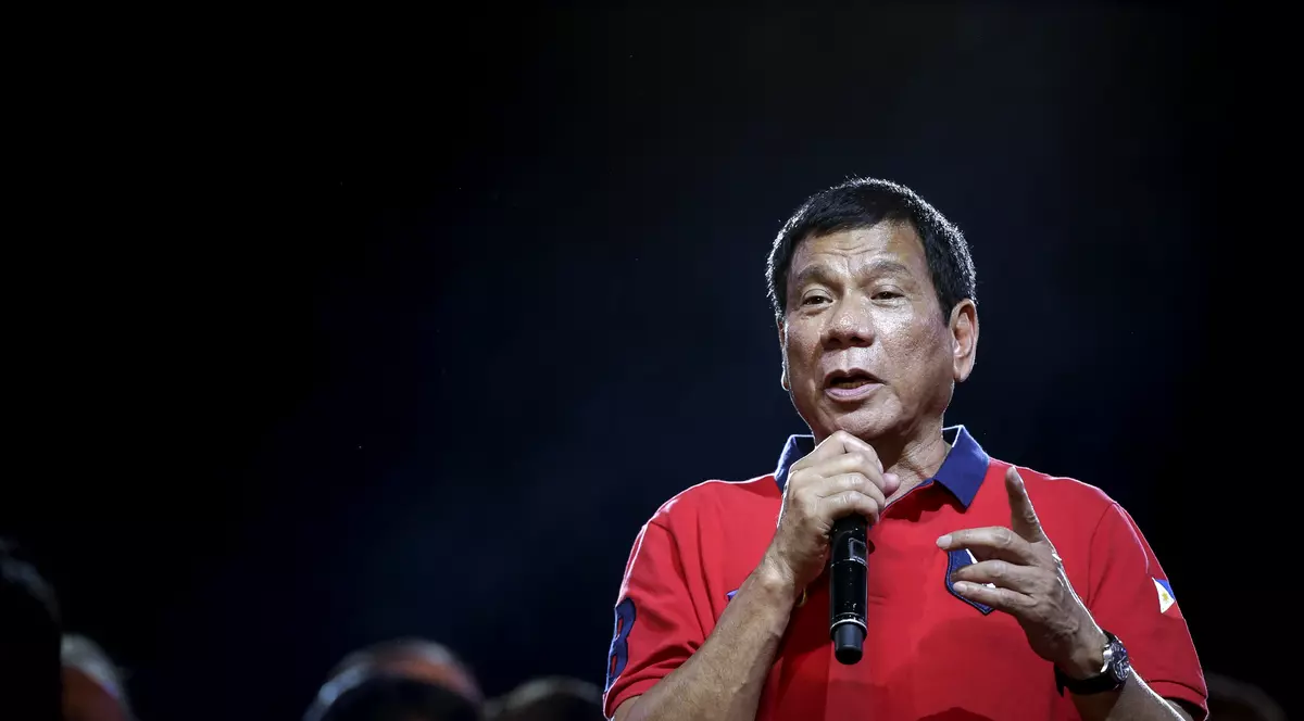 Președintele Filipinelor vrea să meargă la Vatican să-i ceară scuze Papei după ce l-a numit “fiu de târfă”. Cine este cel  numit “Donald Trump din Est”