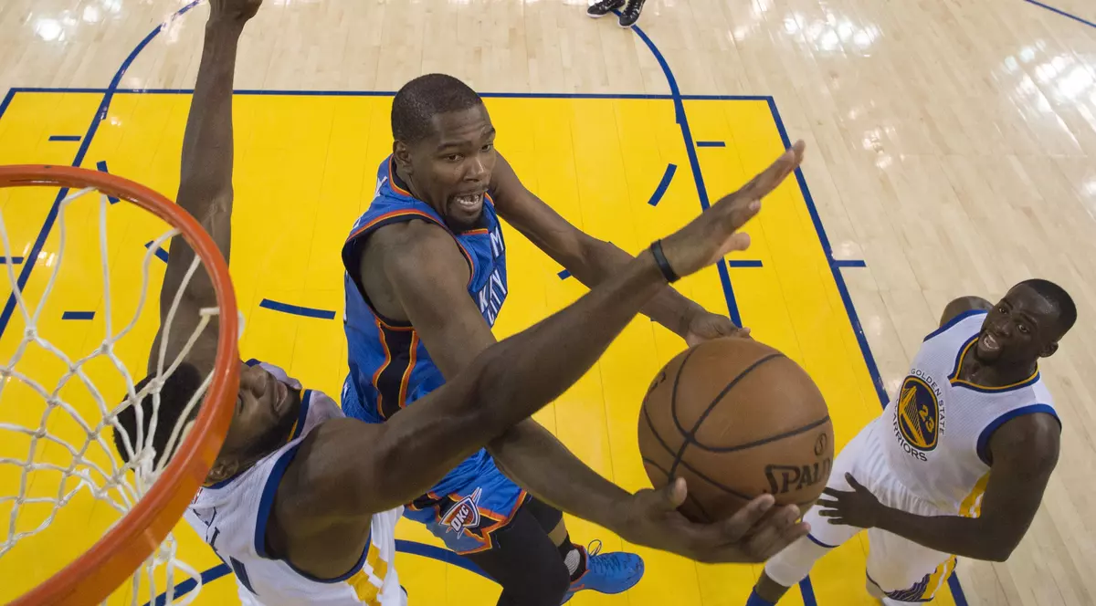 NBA, play-off. Campioana Golden State Warriors, pusă la podea de Oklahoma City Thunder, în meciul 3