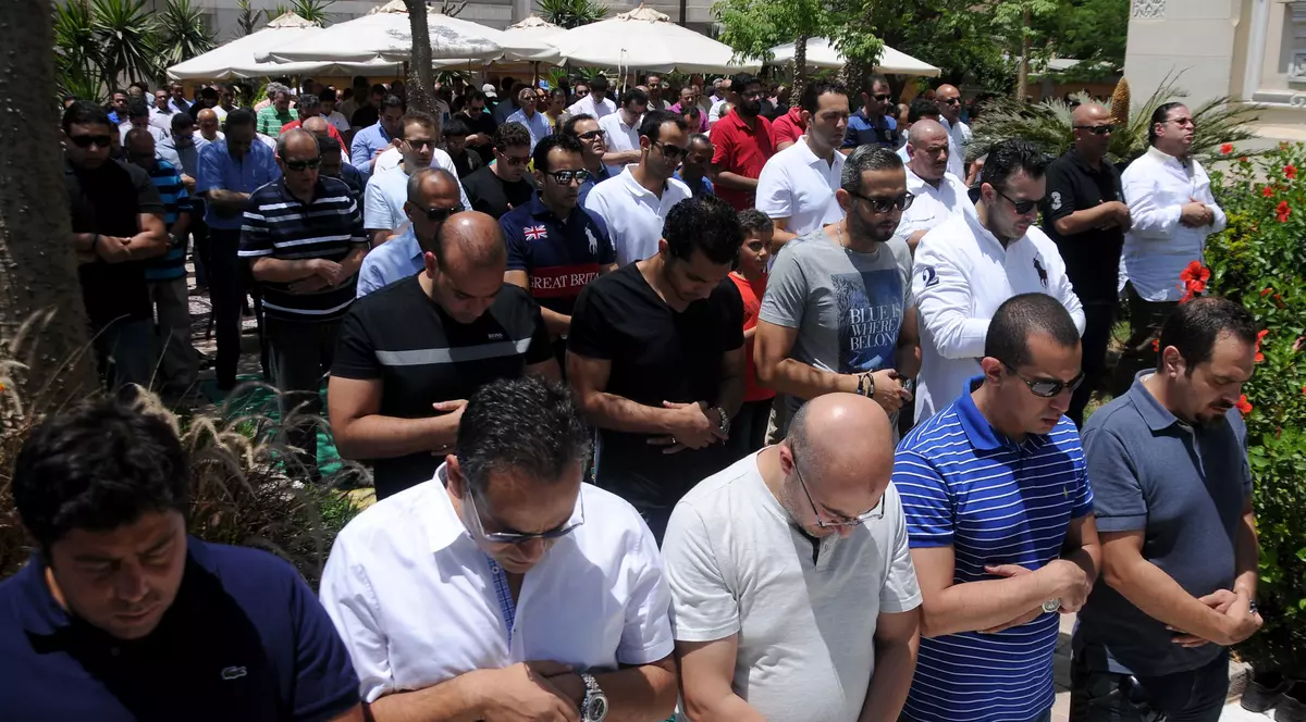 Rudele victimelor din avionul EgyptAir își plâng morții. Imaginile sunt sfâșietoare | FOTO & VIDEO