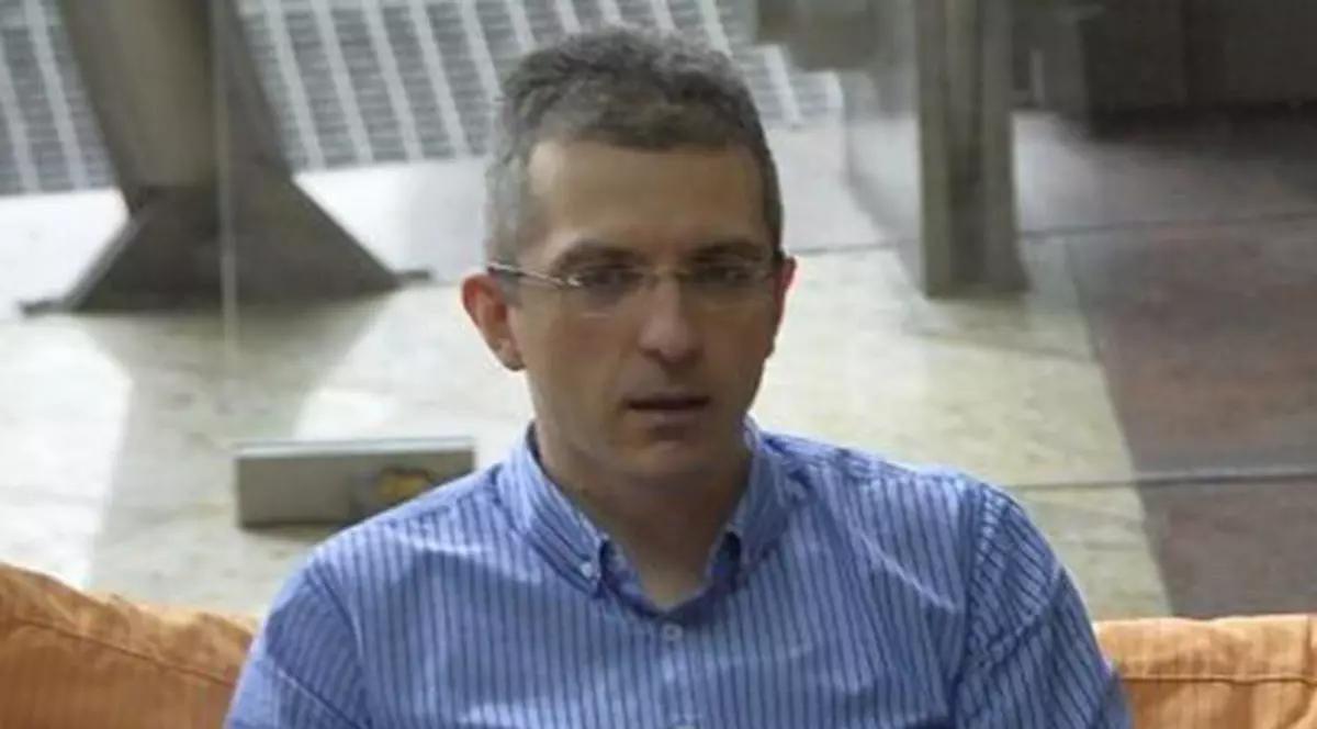 Impactul a fost devastator. Cum arată copacul în care a intrat Dan Condrea cu peste 150 de hm/h | FOTO