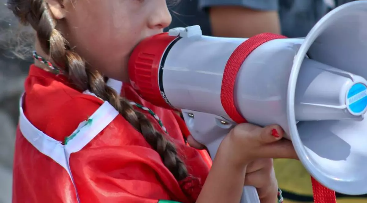 La doar 10 ani, arată lumii nedreptățile ce au loc în țara ei. E cea mai tânără jurnalistă din Palestina