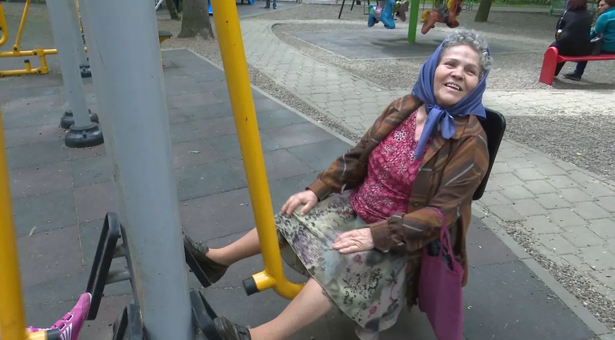 Pensionarii au ieșit în parc să facă mișcare după Paște! GALERIE FOTO