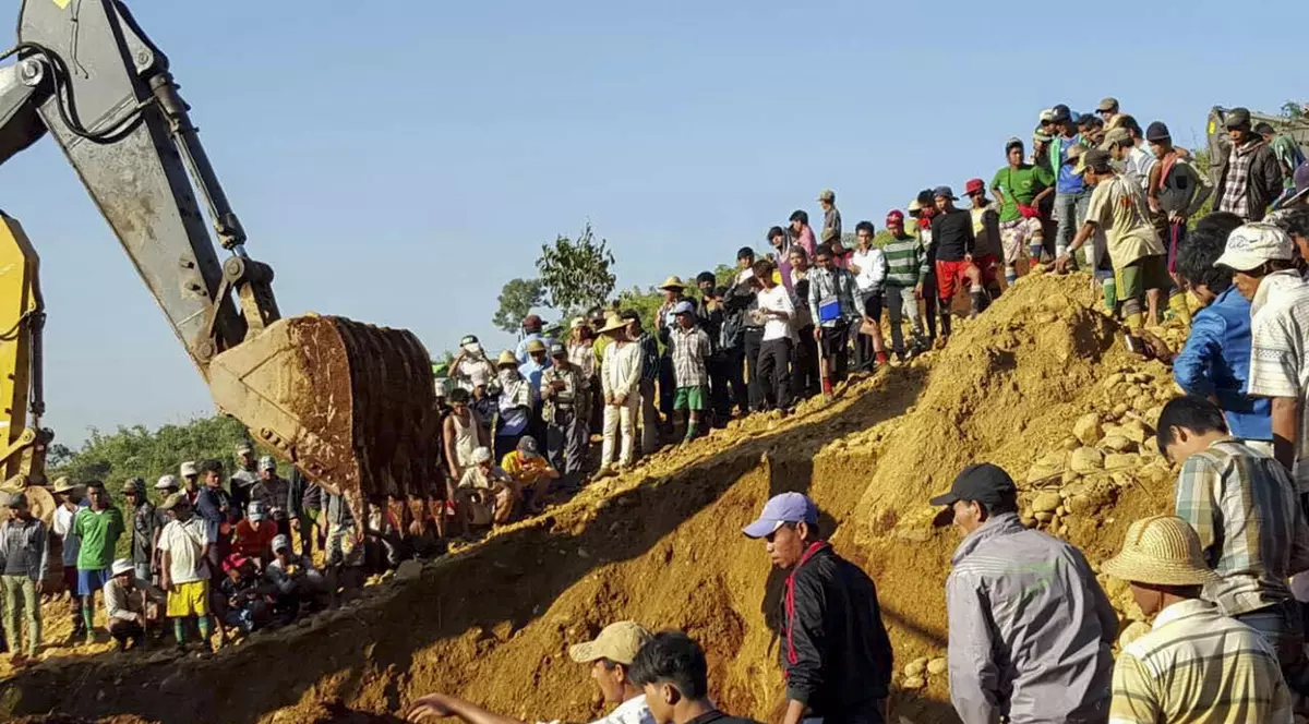 Cel puţin 13 morţi într-o alunecare de teren produsă în Myanmar! Bilanțul ar putea crește