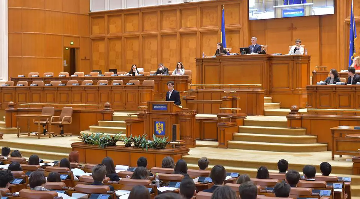 Liceenii din București au fost parlamentari pentru o zi