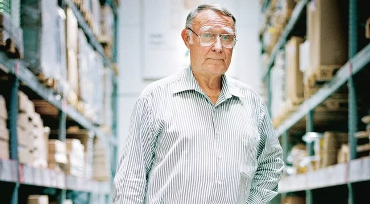 Are miliarde în cont și își cumpără haine doar de la second hand. De ce face asta fondatorul Ikea