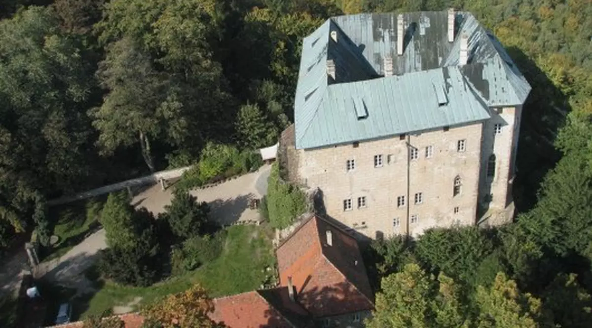 Porțile care duc spre Iad se spune că sunt într-o locație turistică preferată de români