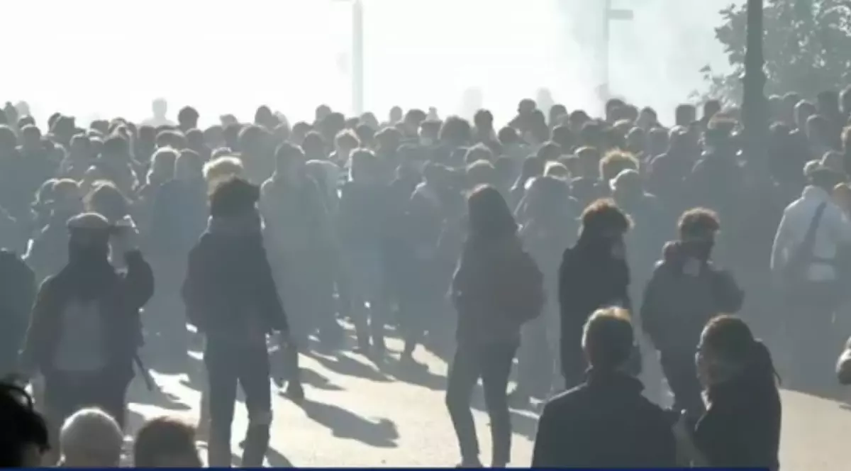 Manifestații violente în Paris. Autoritățile au intervenit cu gaze lacrimogene | VIDEO